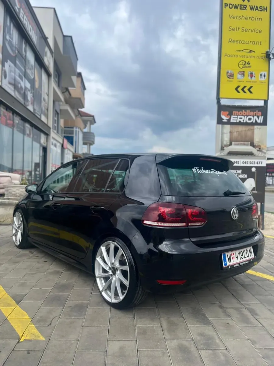 Volkswagen Golf 2011 photo 2