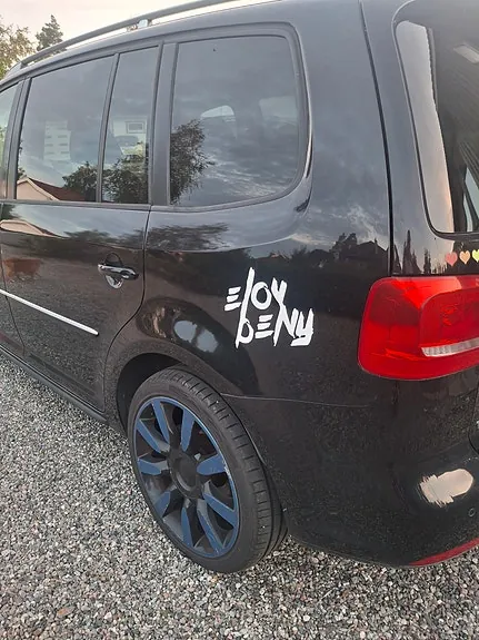 Volkswagen Touran 2011 photo 3