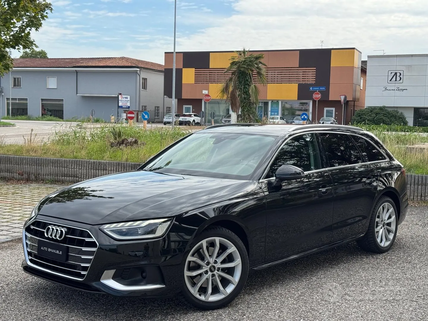 Audi A4 2023 photo 2