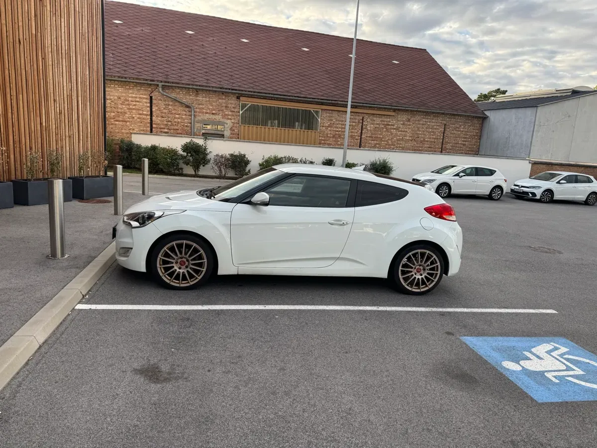 Hyundai Veloster