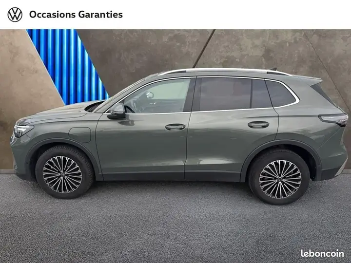 Volkswagen Tiguan 2024 photo 2