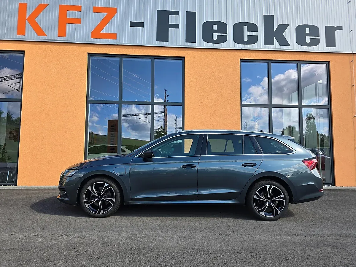 Skoda Octavia 2021 photo 2