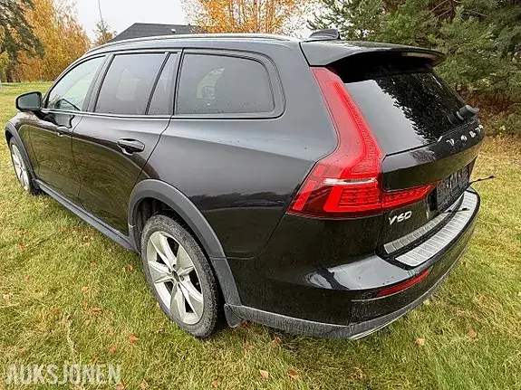 Volvo V60 Cross Country 2020 photo 3