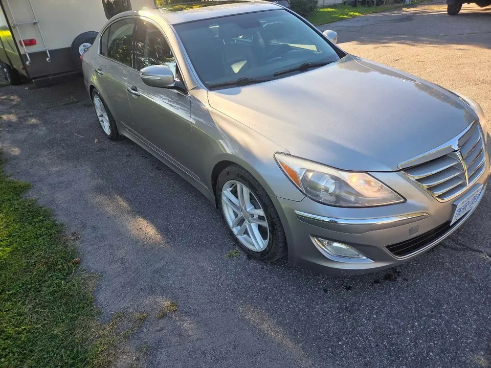 Hyundai Genesis 2012 photo 2