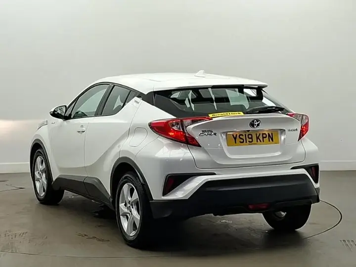 Toyota C-Hr 2019 photo 2