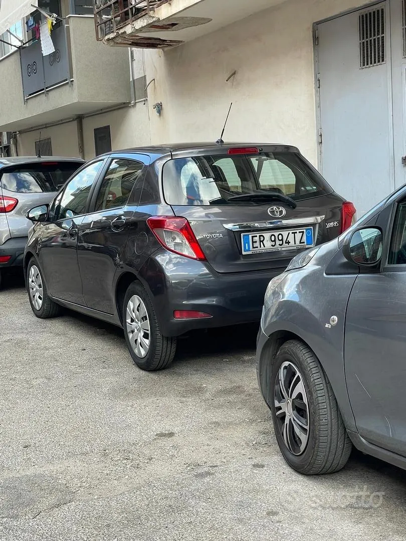 Toyota Yaris 2013 photo 2