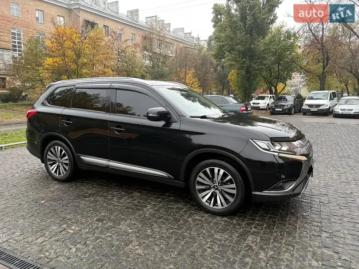 Mitsubishi Outlander 2021 photo 3
