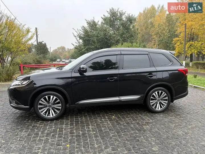 Mitsubishi Outlander 2021 photo 4