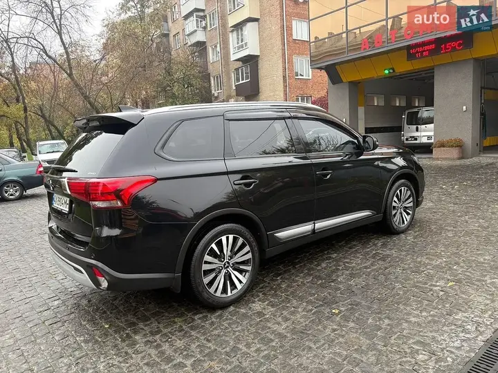 Mitsubishi Outlander 2021 photo 5