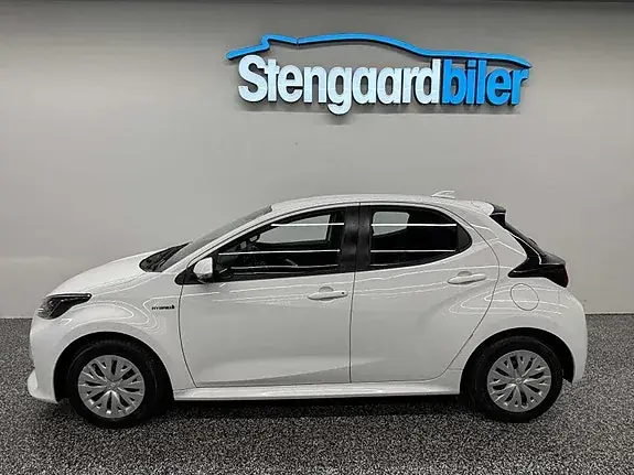Toyota Yaris 2023 photo 2