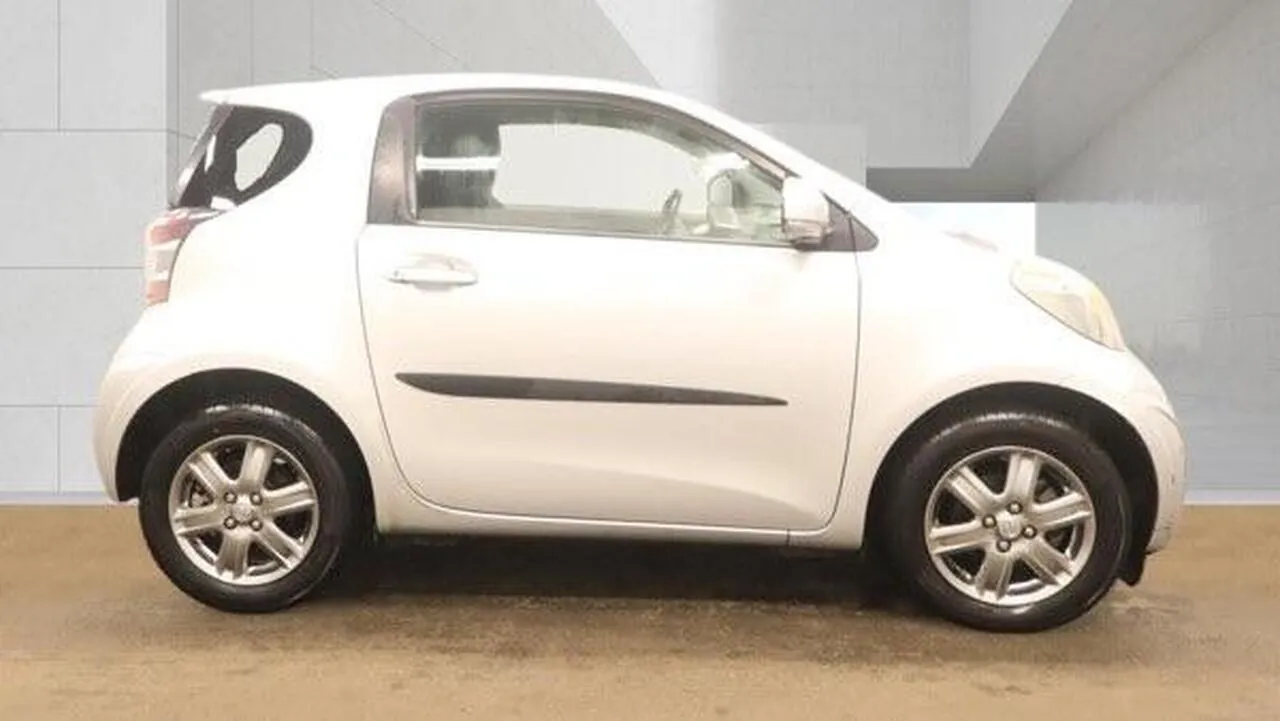 Toyota Iq 2010 photo 5