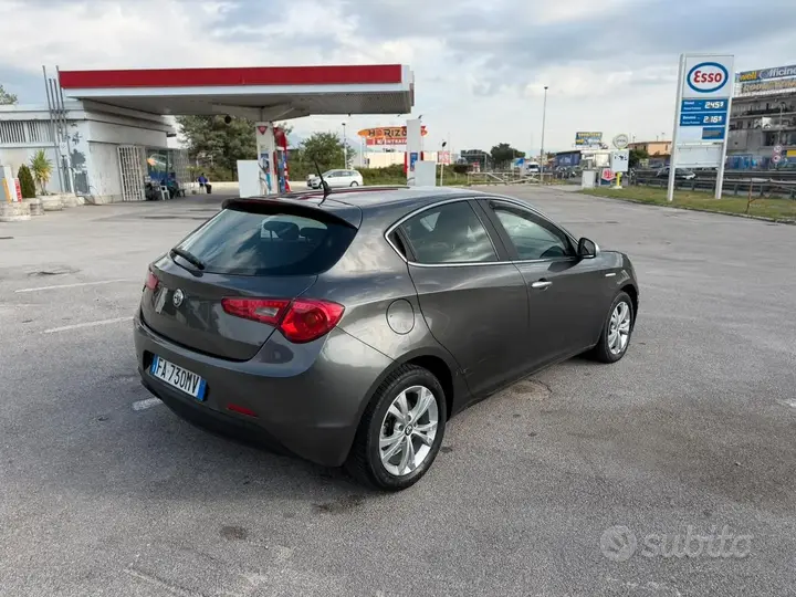 Alfa Romeo Giulietta 2012 photo 3