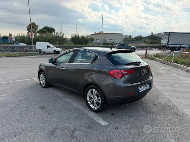 Alfa Romeo Giulietta 2012 photo 4