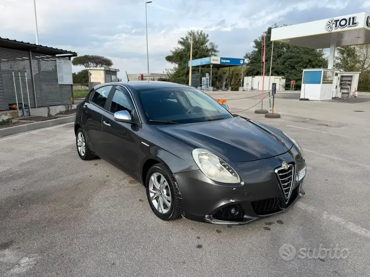 Alfa Romeo Giulietta 2012 photo 2