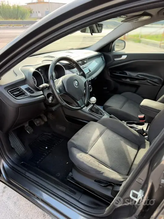 Alfa Romeo Giulietta 2012 photo 5