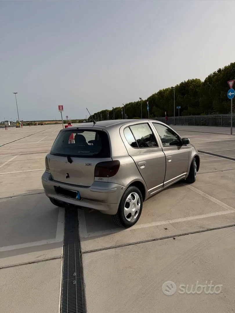 Toyota Yaris 2004 photo 3