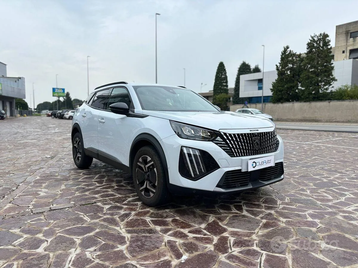 Peugeot 2008 2024 photo 3