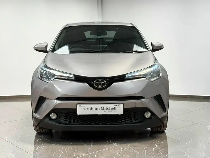 Toyota C-Hr 2017 photo 2