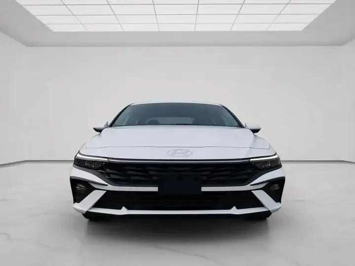 Hyundai Elantra 2025 photo 2