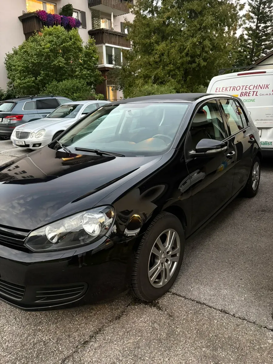 Volkswagen Golf 2010 photo 2