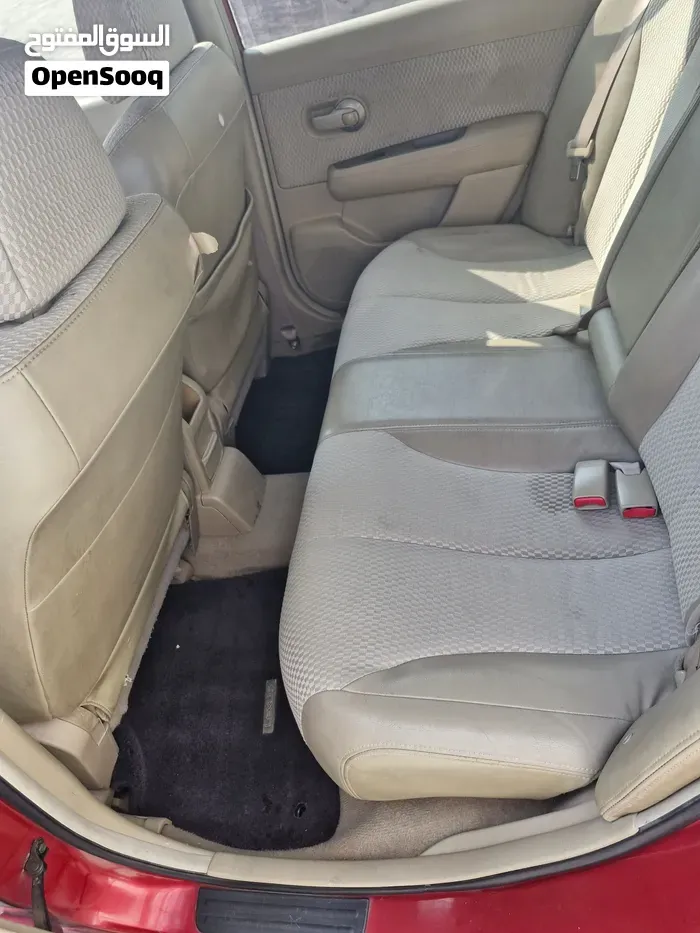 Nissan Tiida 2010 photo 2