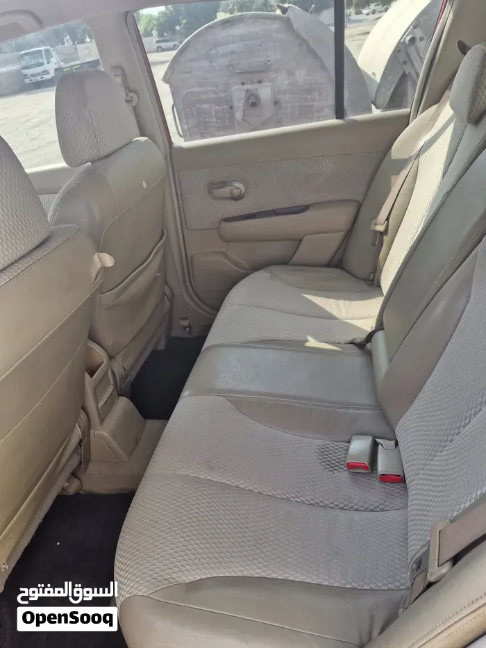 Nissan Tiida 2010 photo 3