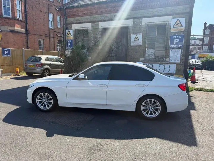BMW 3 Series 2018 photo 4