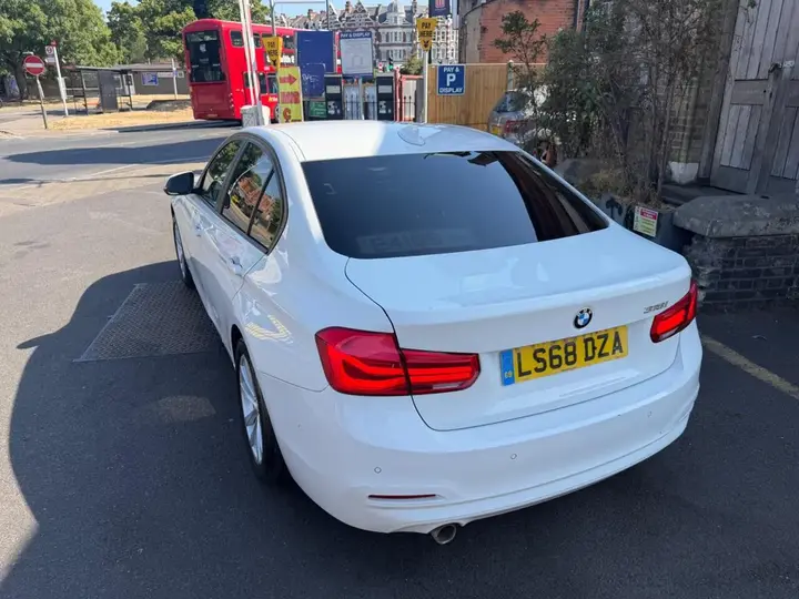BMW 3 Series 2018 photo 5