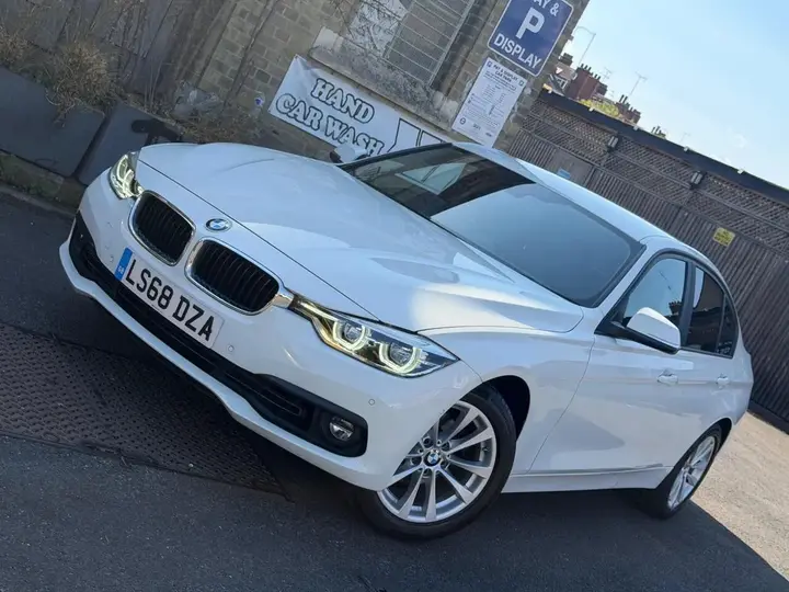 BMW 3 Series 2018 photo 2