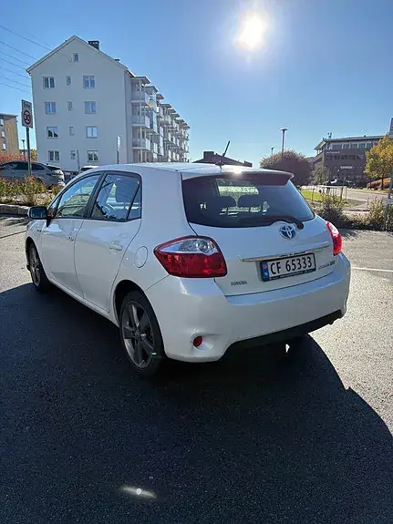 Toyota Auris 2012 photo 4