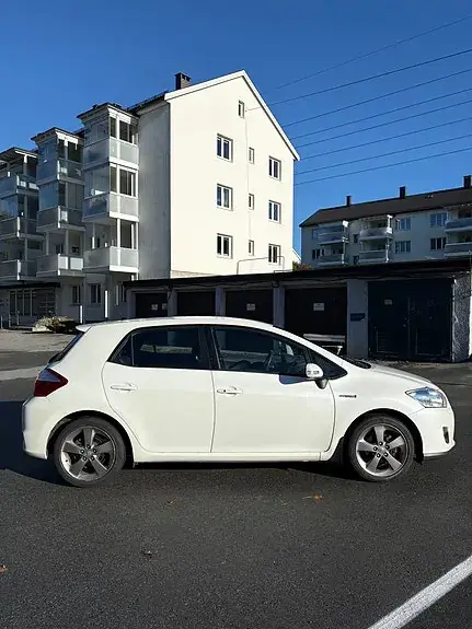Toyota Auris 2012 photo 2