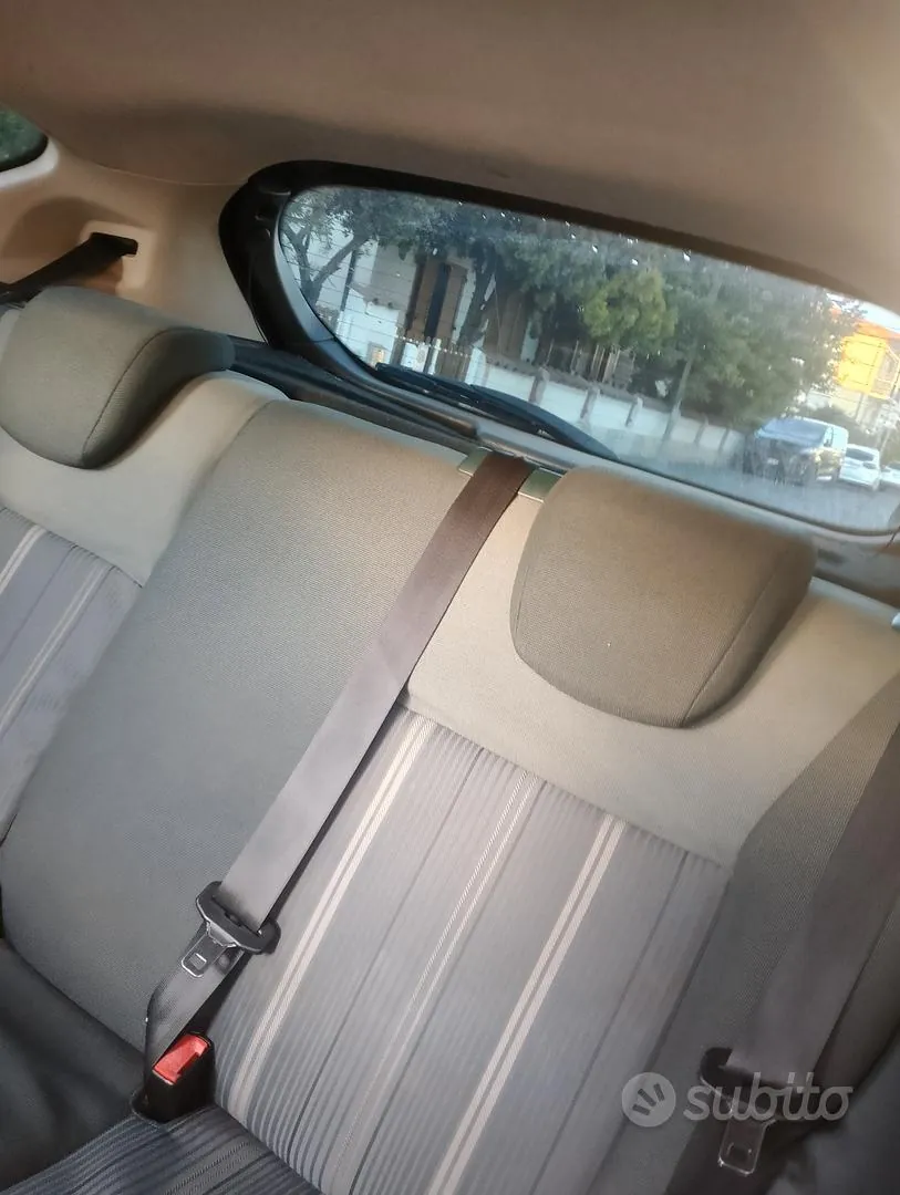 Ford Fiesta 2009 photo 4