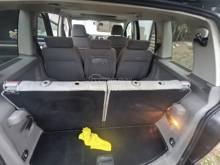 Volkswagen Touran 2007 photo 3