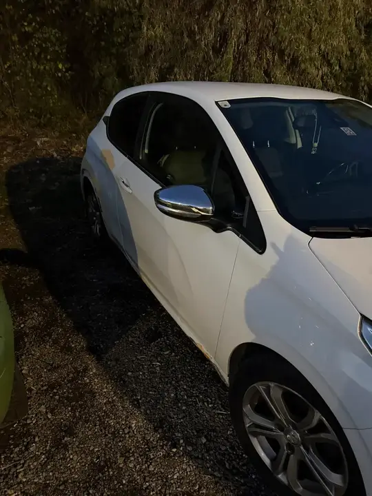 Peugeot 208 2013 photo 3