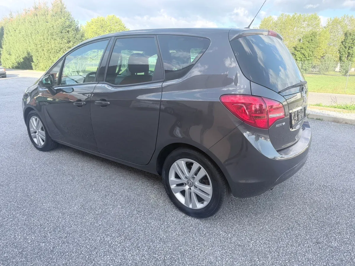 Opel Meriva 2011 photo 2