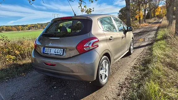 Peugeot 208 2013 photo 2