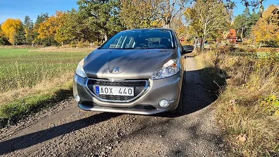 Peugeot 208 2013 photo 3