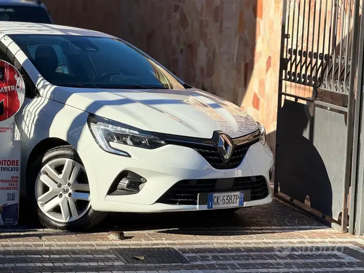 Renault Clio 2022 photo 2