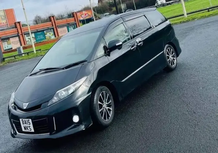 Toyota Estima 2015 photo 3