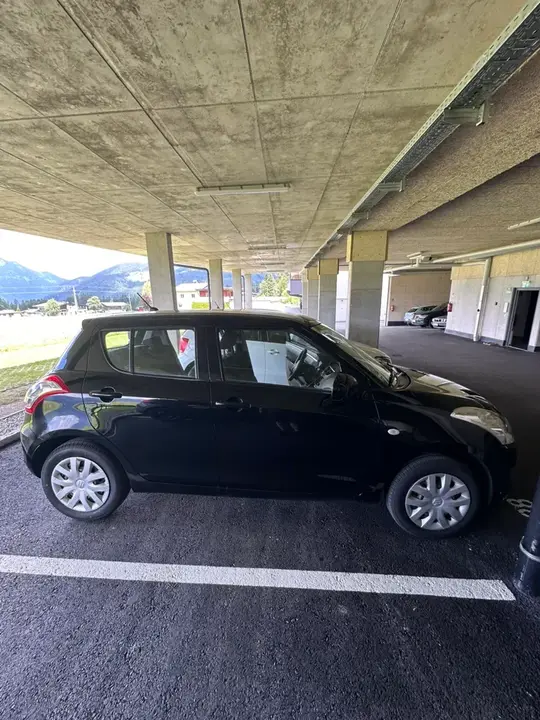 Suzuki Swift 2011 photo 2
