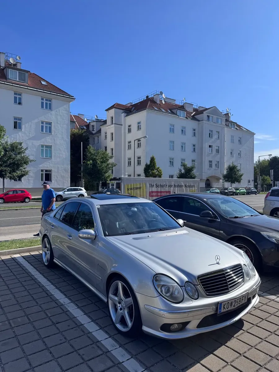 Mercedes-Benz E-Class 2003 photo 2