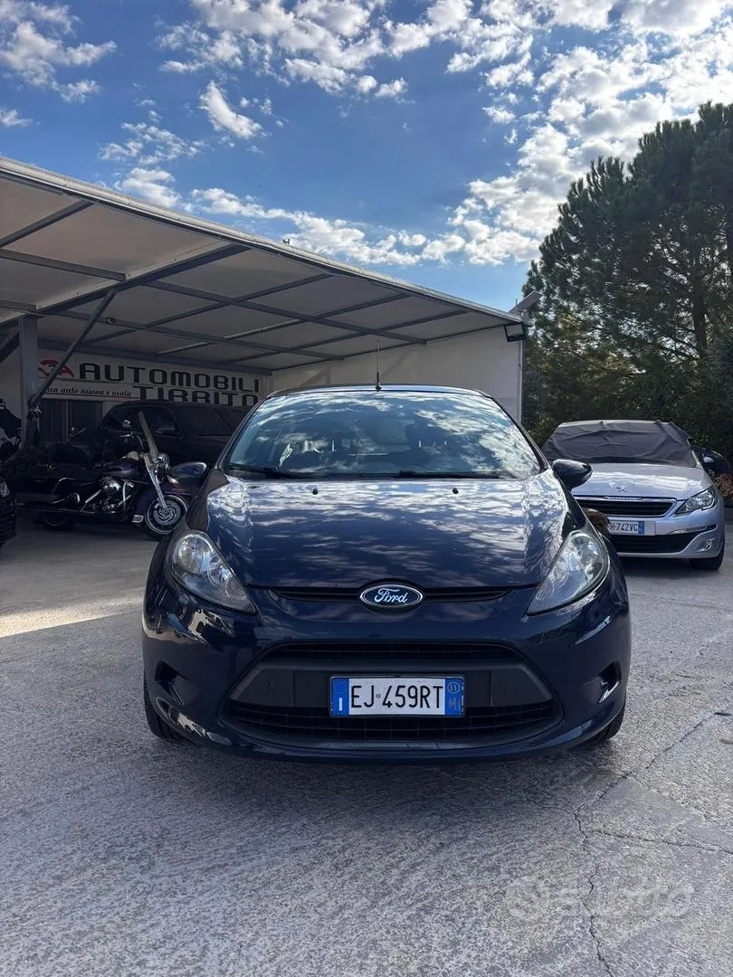 Ford Fiesta 2011 photo 2