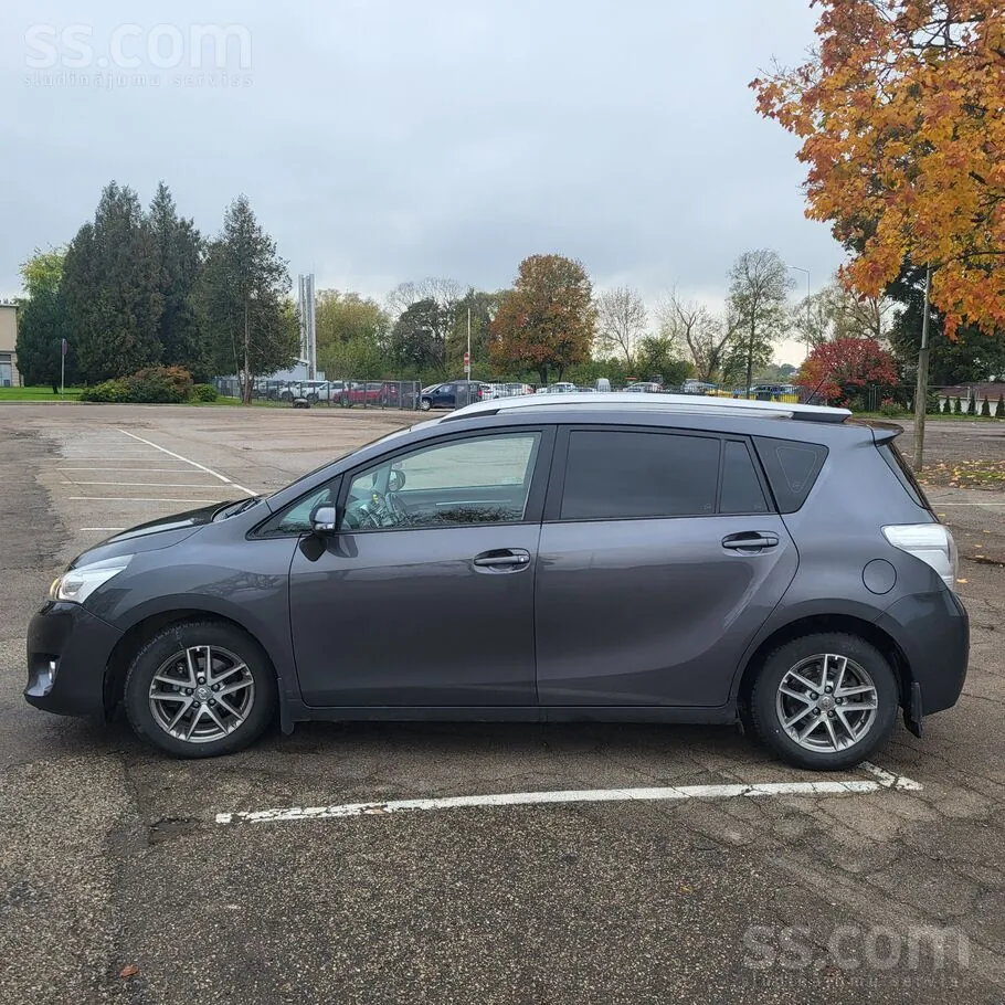 Toyota Verso 2015 photo 2