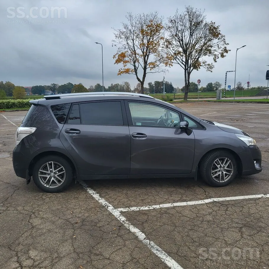 Toyota Verso 2015 photo 5