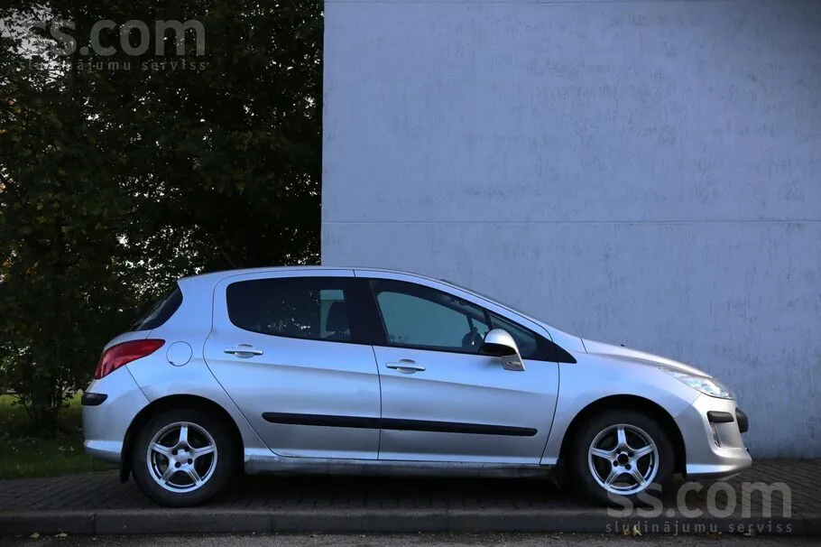 Peugeot 308 2008 photo 3