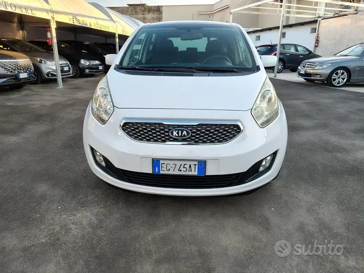 Kia Venga 2011 photo 2