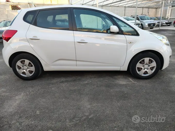 Kia Venga 2011 photo 4