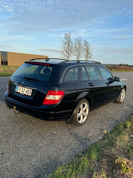 Mercedes-Benz C200 2010 photo 4