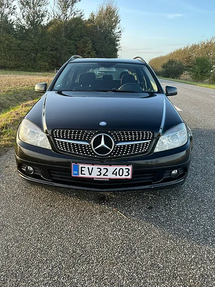 Mercedes-Benz C200 2010 photo 2