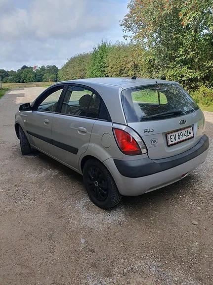 Kia Rio 2007 photo 3